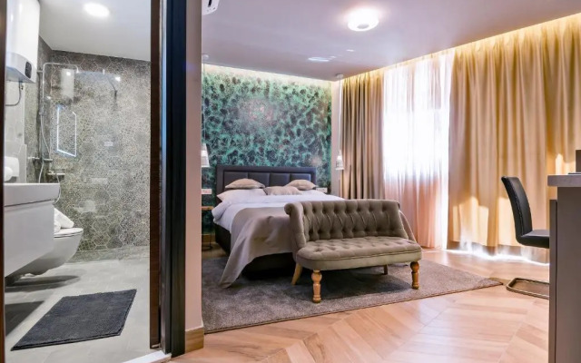 Airy vista apartment in city center