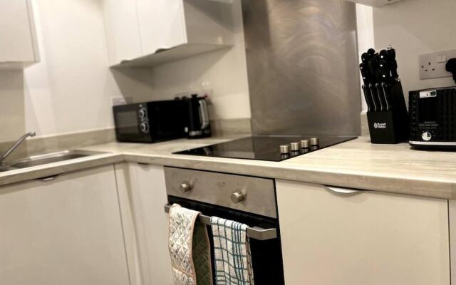 Stunning 2-bed Serviced Apartment in Swindon