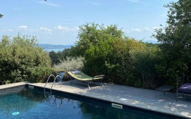 casa intera giardino e piscina