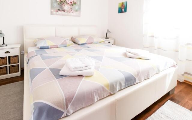 Simplistic Apartment in Malinska near Sea