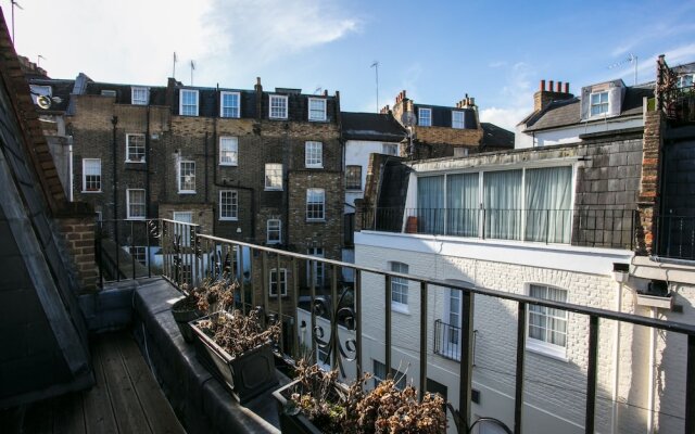 House With Roof Terrace in Pimlico