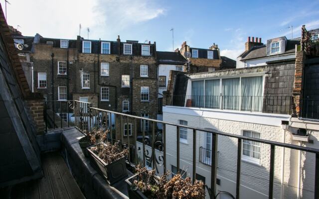 House With Roof Terrace in Pimlico