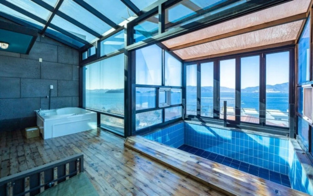 Geojedo Sea and Pool Villa