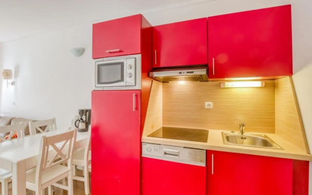 Flat With Swimming Pool Near The Beach