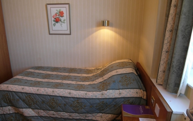 County Hotel