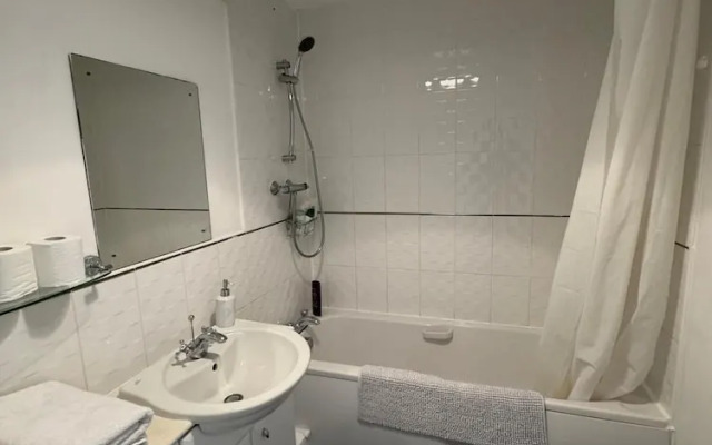 Home Sleeps5-netflix-parkg-near City Center/etihad