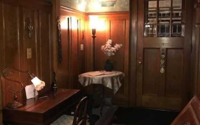 The Colonel's Inn