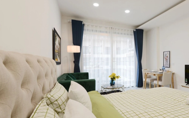 Jennifer House - Millenium Apartment