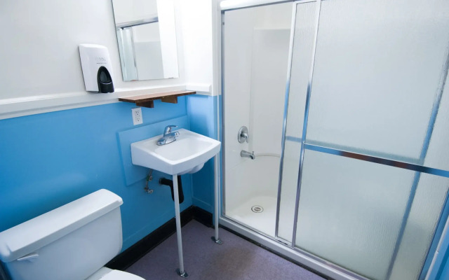 Ocean Island Inn Backpackers Suites - Hostel