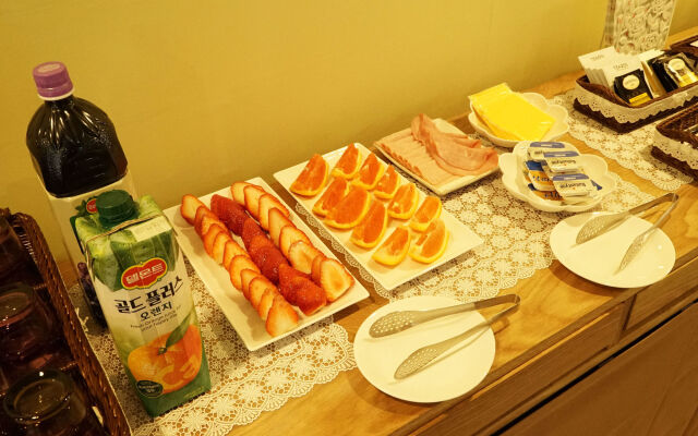 Yolo Guesthouse - Hostel