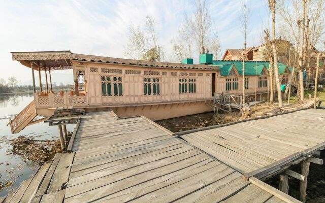 Oyo 14629 Ibrahim Group Of Houseboats