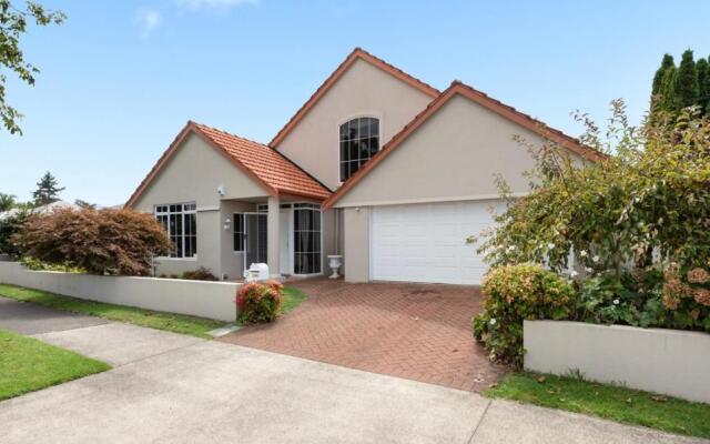 TAURANGA CITY CBD 5TH AVE Elegant Entire Home