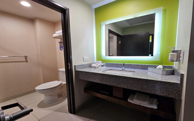 Holiday Inn Express & Suites Mexicali by IHG