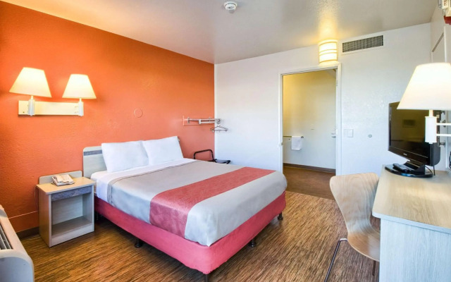 Motel 6 Pendleton, OR