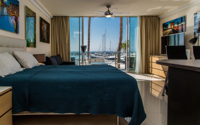 First Line P. Banus Sleeps 4