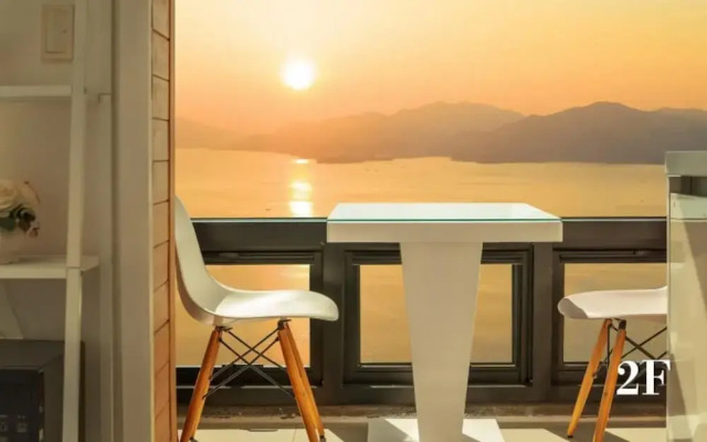Geoje Sea and Blue Pool Villa