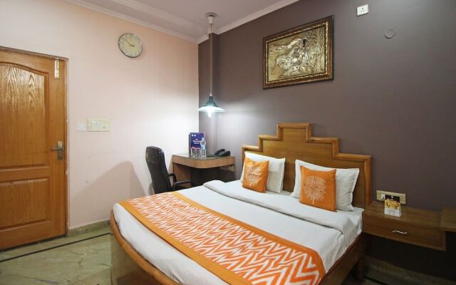 OYO 7147 Hotel Madhur Regency