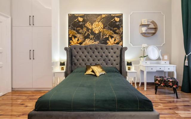 Premium Art Deco Apartment at Broadway // 4BDR & 3BR