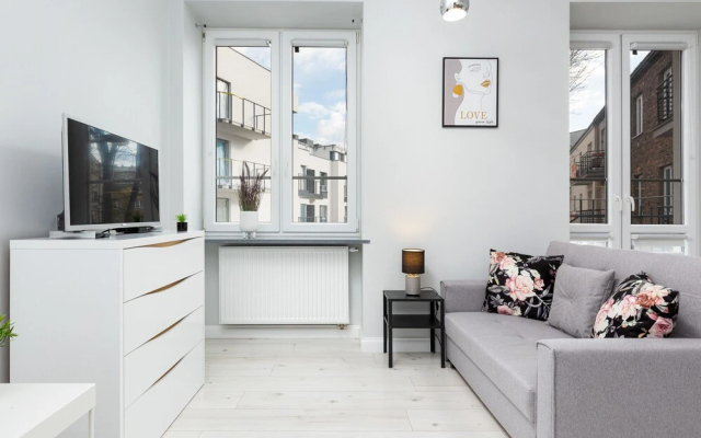 Cosy Studio With Balcony by Renters