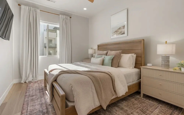 Sandy Cheeks 6 Bedroom Townhouse