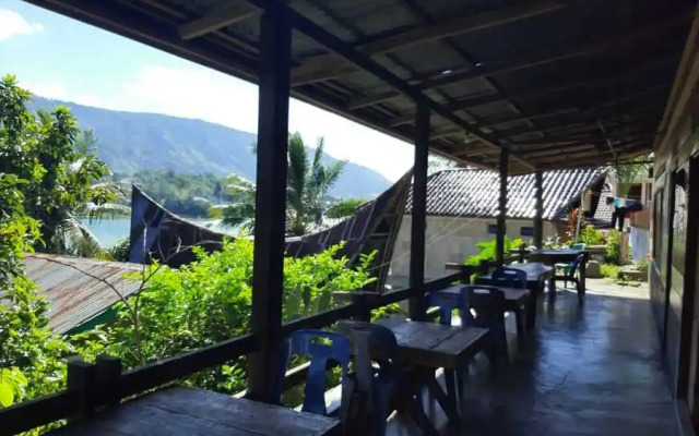 Laster Jony's Guesthouse Samosir RedPartner