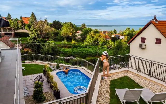 Lake Spirit Boutique Apartments