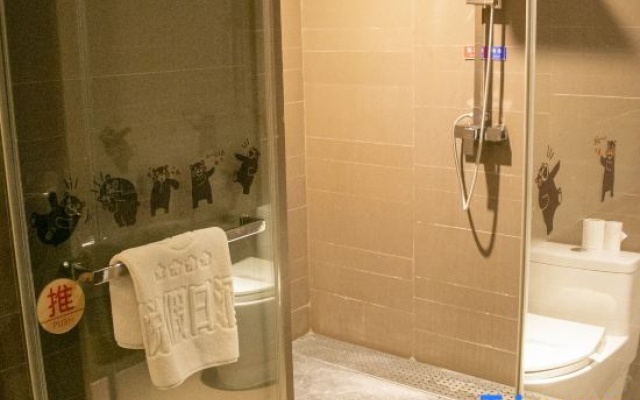 Weichang Qianyue Holiday Hotel (Government Branch) – Bathroom – Chengde
