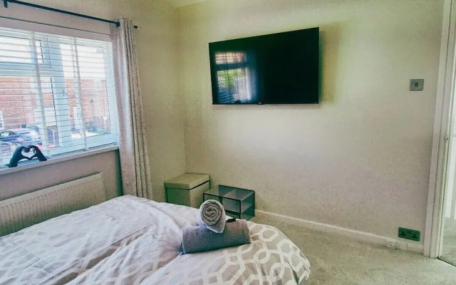 Cosy 2BR House on Quiet Street