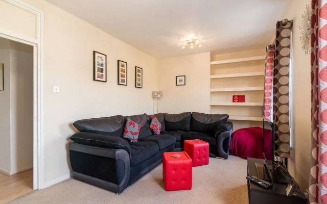 Cute 2BR Home Near Tower Bridge, 4 Guests