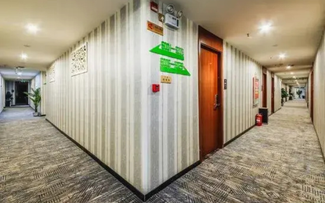 Fuzhiyuan Hotel (Zhengzhou Manhattan Minfei Road Subway Station)