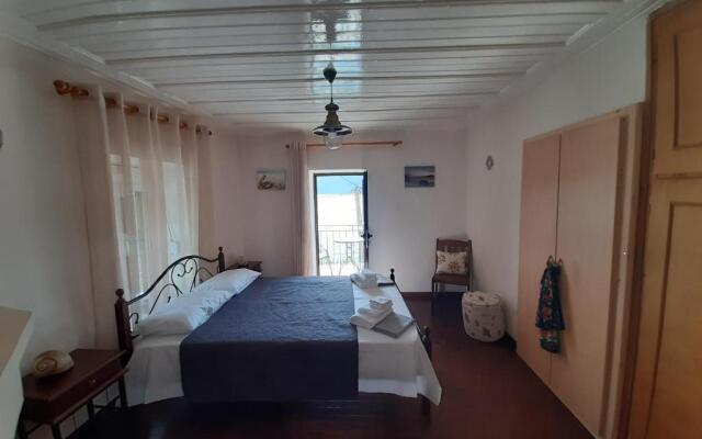 Chiona΄s Apartments by the Sea