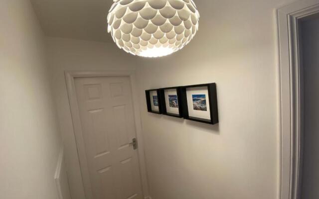 Delightful, central 3 bedroom house with garden.