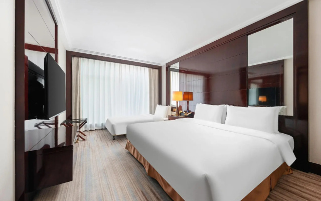 Golden Eagle Summit Hotel Downtown