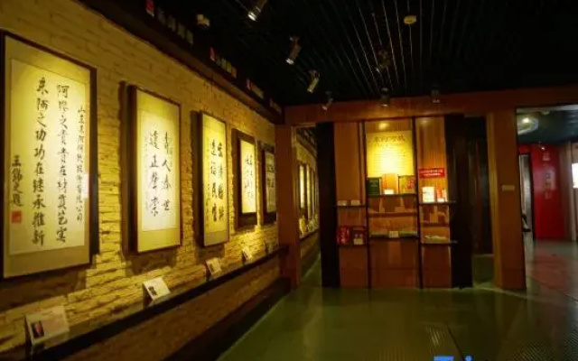 Yunxuan Hotel (East Aru Shangcheng Plaza Bus Station)