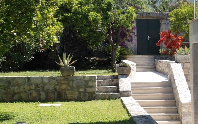 Apartment For 22 Pax In Cavtat