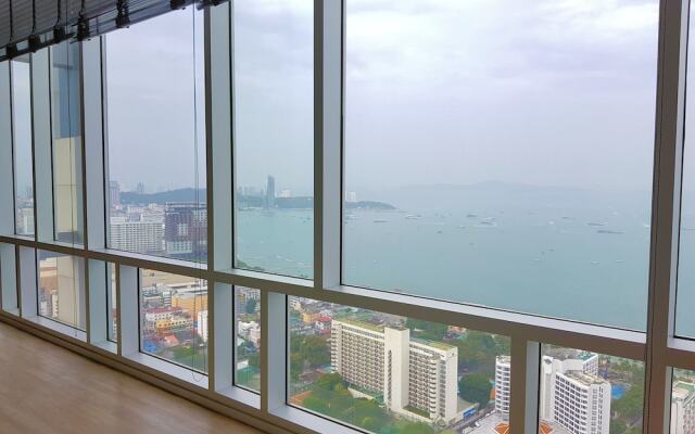 1BR Centric Sea 115 With Infinity Pool