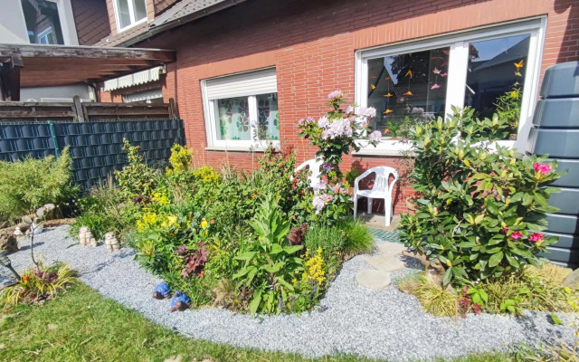 Uni, FH, Gesundheits Campus nähe, Zimmer mit Garten & Terrasse