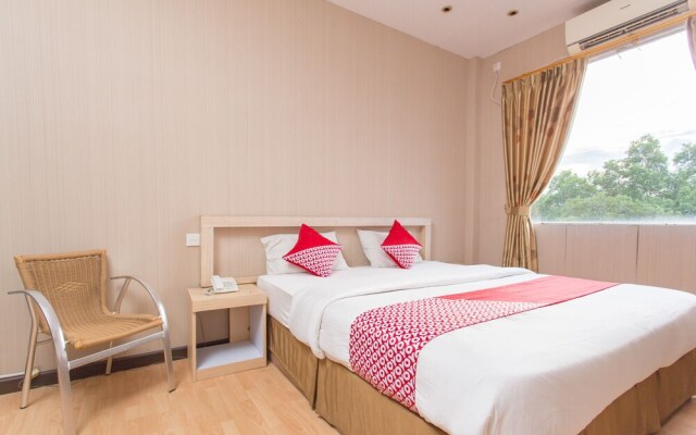 Hotel Sejati by OYO Rooms