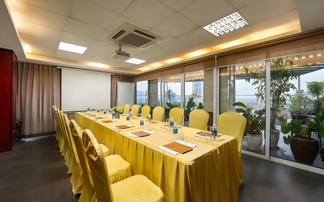 May De Ville Trendy Hotel & Spa