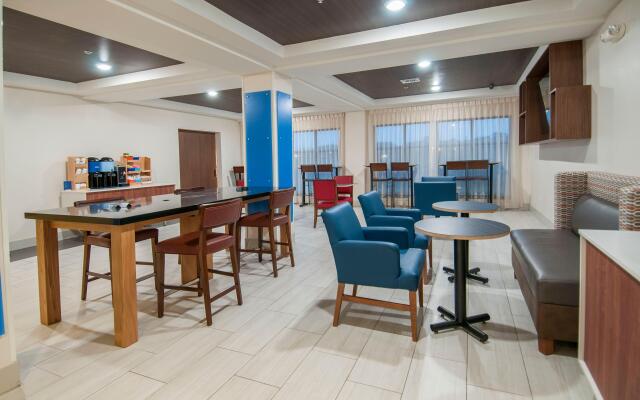 Holiday Inn Express & Suites Ocean Springs by IHG