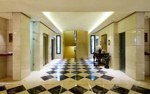 Promenade Hotel