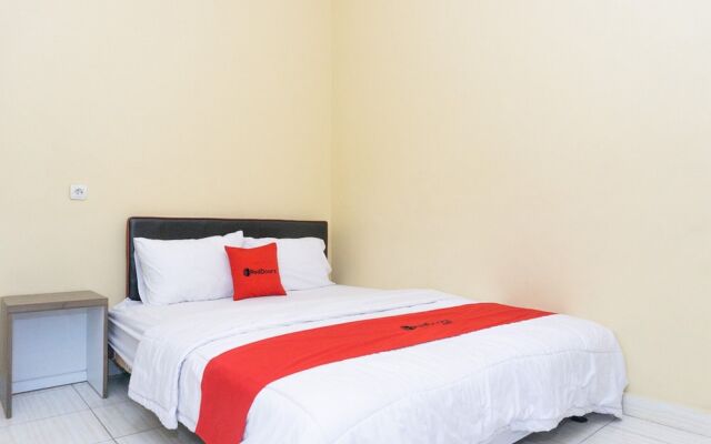 RedDoorz @ MT Haryono Street Waingapu