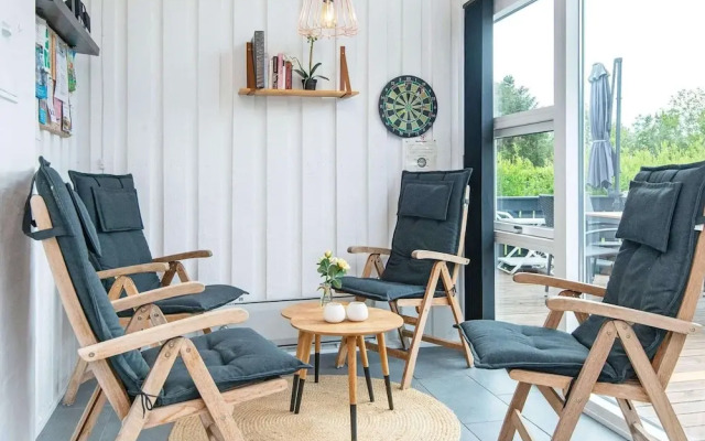 Enticing Holiday Home in Hemmet near Sea