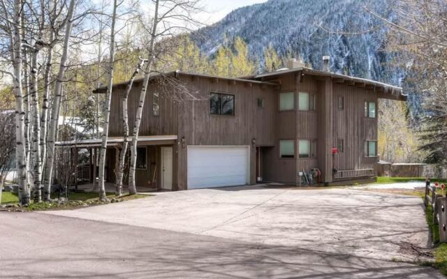 244 Eastwood Residence East End Aspen Home by McCartney