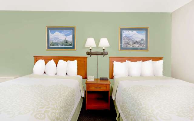 Days Inn by Wyndham Cedar Falls- University Plaza