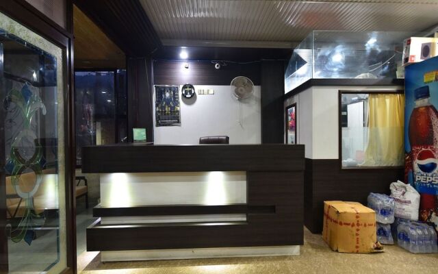 Oyo 28027 Hotel Dhruv