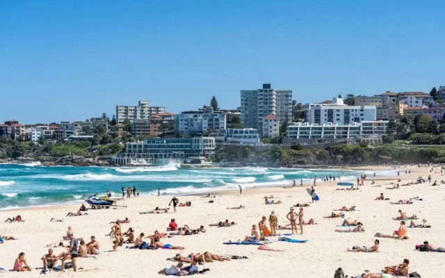 Edward Escape - Short Walk to Beach