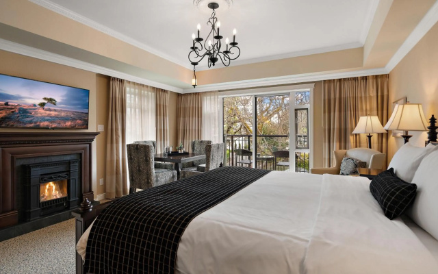 Oak Bay Beach Hotel