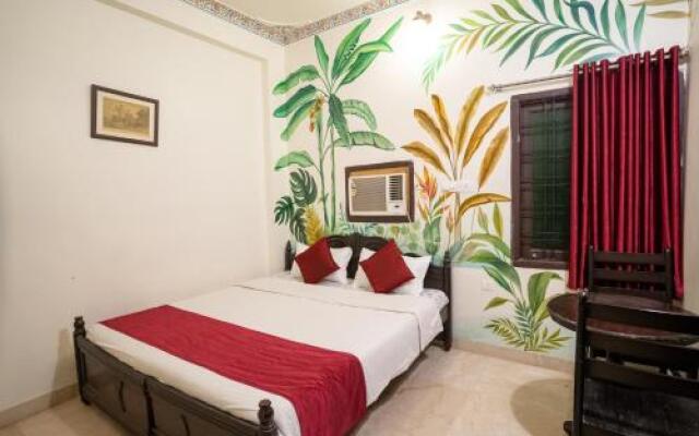 Lake Paradise Hotel