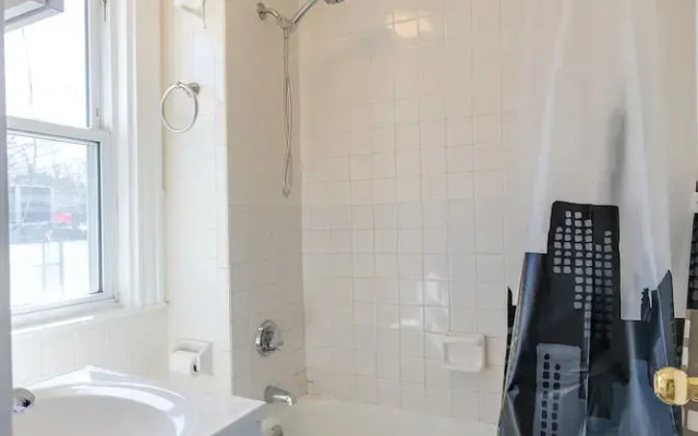 Chestnut Hill Apts by Starlight Suites